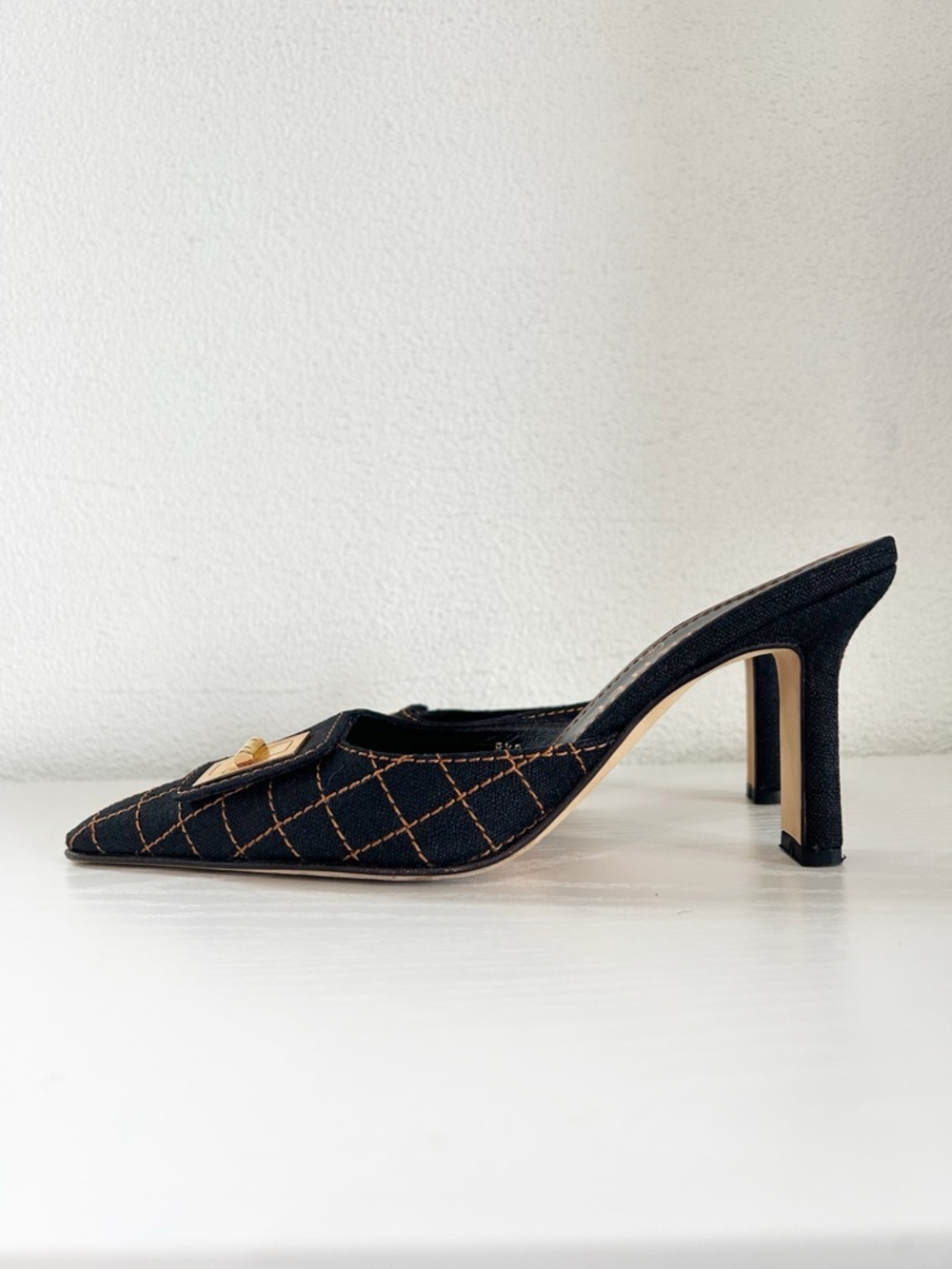 Chanel Vintage Dark Denim Turnlock Quilted Mule Heels Size EU 38.5 - Picture 3 of 13